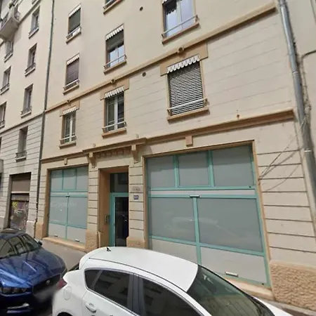 6 - 2 Pieces - Part Dieu - Rue Cuvier - 43 *